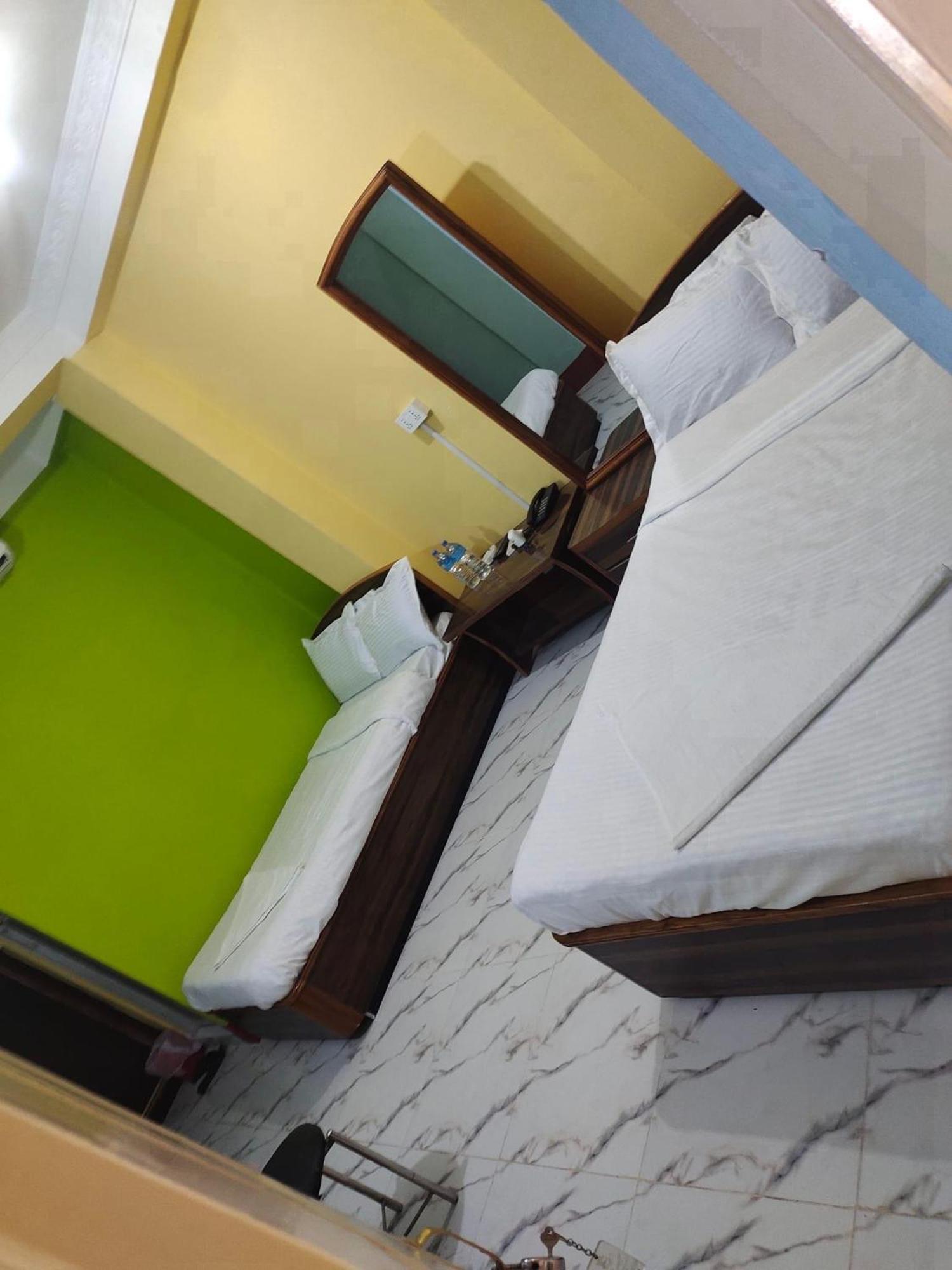 Hotel Samrat Inn Pvt Ltd Lahan Exterior photo